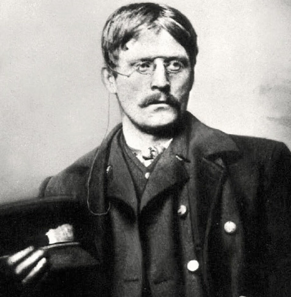 Proletaren: Flere år som ledighetsarbeider i kapitalismens USA radikaliserte Hamsun. Her som trikkekonduktør i Chicago 1884. Foto: Wikimedia Commons Proletaren: Flere år som ledighetsarbeider i kapitalismens USA radikaliserte Hamsun. Her som trikkekonduktør i Chicago 1884. Foto: Wikimedia Commons