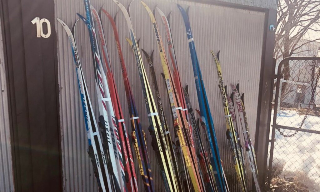 SPORLØST FORSVUNNET: Bildet viser noen av skiene som forsvant uten et spor onsdag denne uka. Foto: Privat. SPORLØST FORSVUNNET: Bildet viser noen av skiene som forsvant uten et spor onsdag denne uka. Foto: Privat.