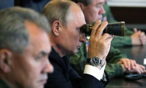 ZAPAD: Russlands president Vladimir Putin med forsvarsminister Sergej Shoigu under et militærøvelsen Zapad i september 2017. Foto: Mikhail KLIMENTYEV/Sputnik/AFP ZAPAD: Russlands president Vladimir Putin med forsvarsminister Sergej Shoigu under et militærøvelsen Zapad i september 2017. Foto: Mikhail KLIMENTYEV/Sputnik/AFP