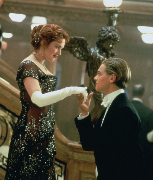 IKONISK FILM: Kate Winslet og Leonardo DiCaprio som rollefigurene Rose og Jack i en scene fra storfilmen «Titanic». Foto: Twentieth Century Fox/ Filmweb.no IKONISK FILM: Kate Winslet og Leonardo DiCaprio som rollefigurene Rose og Jack i en scene fra storfilmen «Titanic». Foto: Twentieth Century Fox/ Filmweb.no