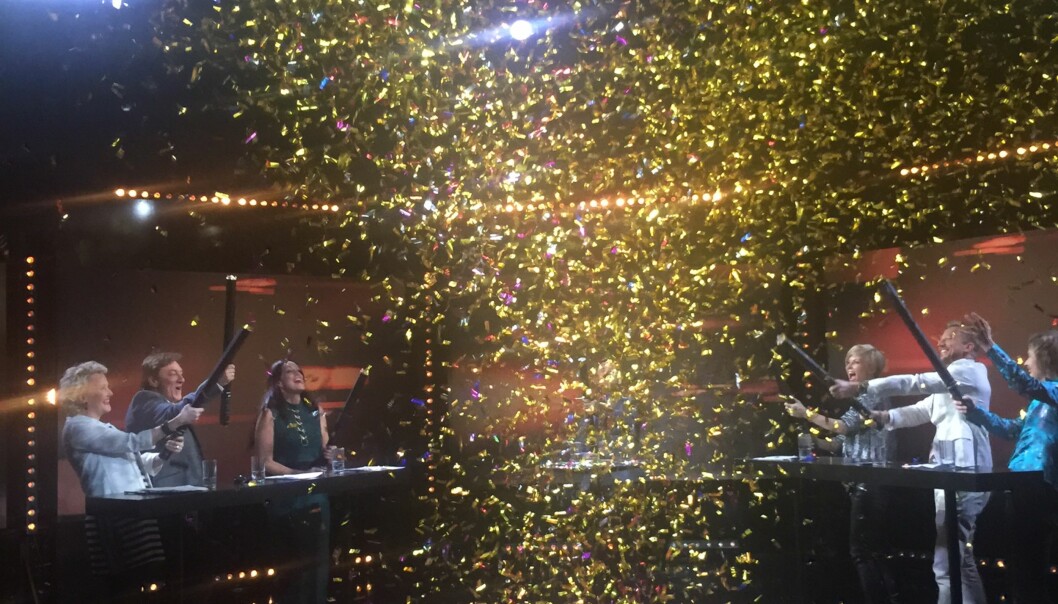 KONFETTIREGN: - Jeg elsker Eurovision! Jeg elsker det med ekte lidenskap, og helt uten ironisk distanse. Jeg forguder sirkuset som følger med, og jeg fryder meg over det rare, det originale, det stygge, det vakre, det geniale og det håpløse, som hvert eneste år entrer scener over hele Europa. KONFETTIREGN: - Jeg elsker Eurovision! Jeg elsker det med ekte lidenskap, og helt uten ironisk distanse. Jeg forguder sirkuset som følger med, og jeg fryder meg over det rare, det originale, det stygge, det vakre, det geniale og det håpløse, som hvert eneste år entrer scener over hele Europa.