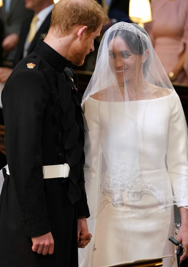 HÅND I HÅND: Prins Harry og Meghan Markle i St. George's kapell. Foto: NTB scanpix HÅND I HÅND: Prins Harry og Meghan Markle i St. George's kapell. Foto: NTB scanpix