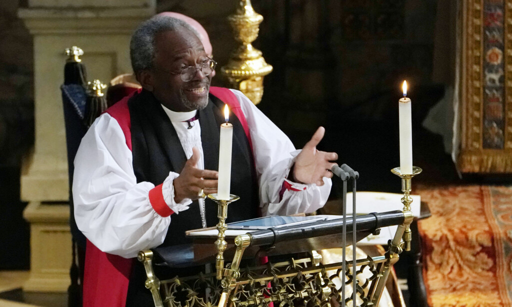SKAPTE LATTER: Biskop Michael Curry var svært engasjert da han talte til den fullsatte kirka. Foto: NTB Scanpix SKAPTE LATTER: Biskop Michael Curry var svært engasjert da han talte til den fullsatte kirka. Foto: NTB Scanpix