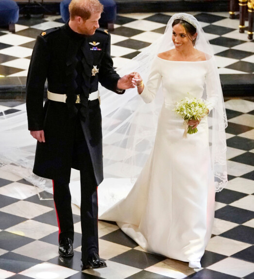 STILREN: Meghan Markle gikk for en svært enkel brudekjole som minnet om brudekjolene til både kronprinsesse Mette-Marit og kronprinsesse Victoria. Foto: NTB scanpix STILREN: Meghan Markle gikk for en svært enkel brudekjole som minnet om brudekjolene til både kronprinsesse Mette-Marit og kronprinsesse Victoria. Foto: NTB scanpix