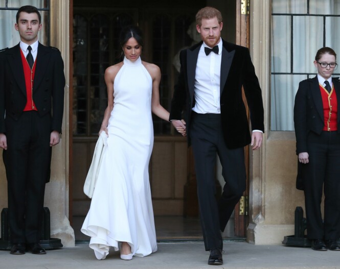 KLARE FOR FEST: Det nygifte paret forlot Windsor slott for å reise videre til Frogmore House, der kveldens fest finner sted. Foto: NTB scanpix KLARE FOR FEST: Det nygifte paret forlot Windsor slott for å reise videre til Frogmore House, der kveldens fest finner sted. Foto: NTB scanpix
