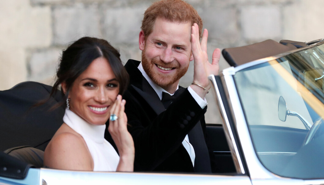 I STRÅLENDE HUMØR: Meghan og Harry vinket til tilskuerne da de forlot Windsor slott. Foto: NTB scanpix I STRÅLENDE HUMØR: Meghan og Harry vinket til tilskuerne da de forlot Windsor slott. Foto: NTB scanpix