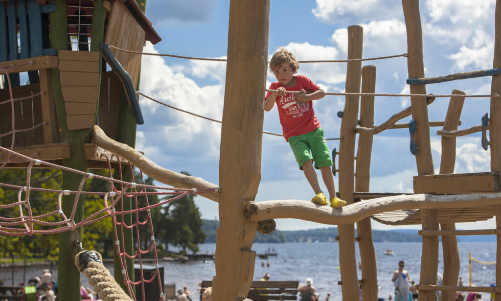 LEK OG MORO: Kombinasjonen av lekepark og camping er uslåelig. Foto: Sunne Camping LEK OG MORO: Kombinasjonen av lekepark og camping er uslåelig. Foto: Sunne Camping
