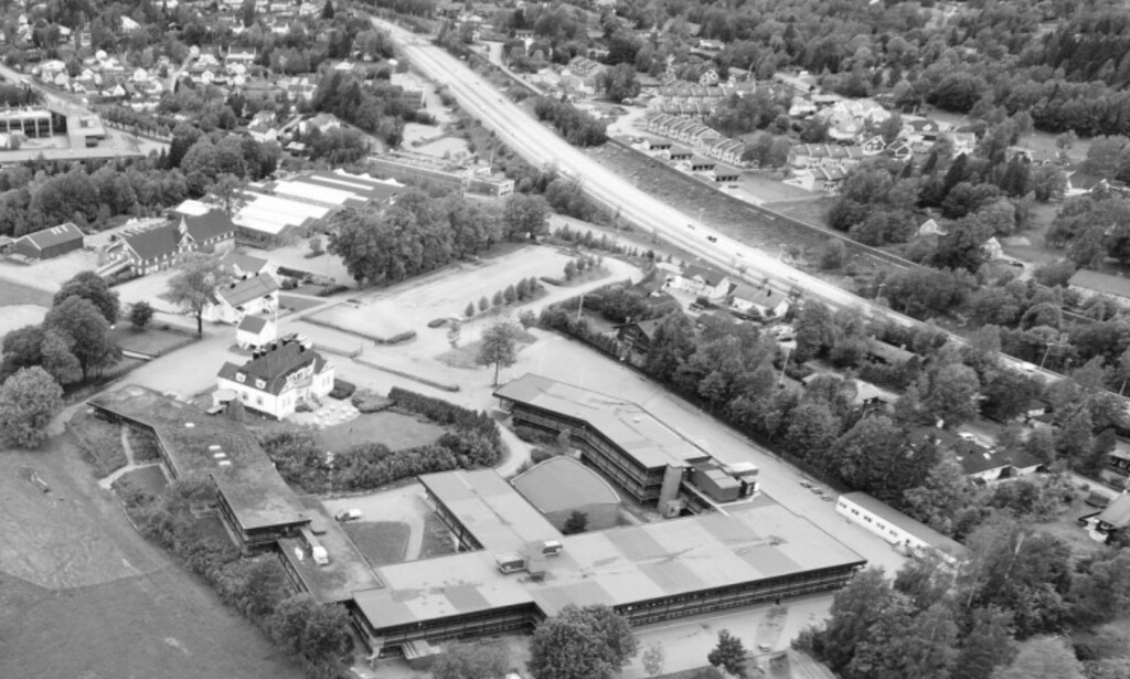 SUSPICIOUS AREA: The elegant Drengsrud gård estate in Asker, surrounded by newer office premises, was the head office of oil company Fina in the 1980s. The Polish military intelligence service believed that Agent Igor, by making “daily observations” here, had discovered the location of a secret British intelligence base in 1989. SUSPICIOUS AREA: The elegant Drengsrud gård estate in Asker, surrounded by newer office premises, was the head office of oil company Fina in the 1980s. The Polish military intelligence service believed that Agent Igor, by making “daily observations” here, had discovered the location of a secret British intelligence base in 1989.