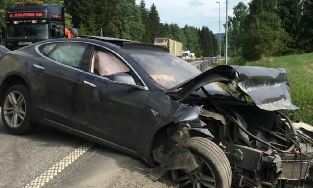 image: Tesla i grøfta på E6: - Kom fortumlet ut med Birken-startnummer på seg