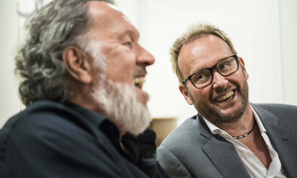 HUMOR: De to kameratene gikk fra en følelsesladet opptreden på scenen, til spøk og latter backstage etter konserten. Foto: Lars Eivind Bones / Dagbladet HUMOR: De to kameratene gikk fra en følelsesladet opptreden på scenen, til spøk og latter backstage etter konserten. Foto: Lars Eivind Bones / Dagbladet