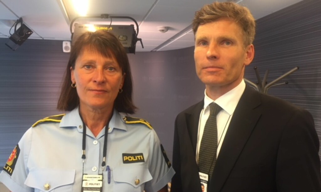 ETTERFORSKER 37-ÅRING: Seksjonsleder Kari-Janne Lid og politiadvokat Pål-Fredrik Hjort Kraby orienterte pressen om saken mandag ettermiddag, på Oslo polithus. Foto: Karin Madshus / Dagbladet ETTERFORSKER 37-ÅRING: Seksjonsleder Kari-Janne Lid og politiadvokat Pål-Fredrik Hjort Kraby orienterte pressen om saken mandag ettermiddag, på Oslo polithus. Foto: Karin Madshus / Dagbladet