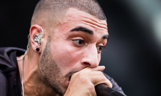 image: - Fuck jøder, sa Kaveh fra scenen. Nå vil han beklage
