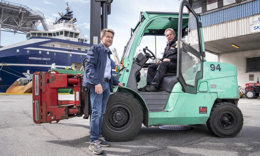 SPLEISELAG: Arne Aarvik (57) (til høyre) er fornøyd med Seljelid Truckutleies nye pensjonsordning, som er et spleiselag mellom ledelsen og de ansatte. Her er han sammen med daglig leder Atle Jenssen. Foto: Lars Eivind Bones SPLEISELAG: Arne Aarvik (57) (til høyre) er fornøyd med Seljelid Truckutleies nye pensjonsordning, som er et spleiselag mellom ledelsen og de ansatte. Her er han sammen med daglig leder Atle Jenssen. Foto: Lars Eivind Bones