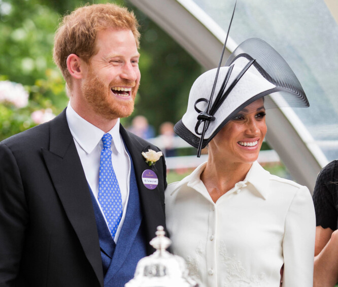 <strong>GOD STEMNING:</strong> Meghan og Harry så ut til å storkose seg sammen på Royal Ascot. Foto: NTB Scanpix <strong>GOD STEMNING:</strong> Meghan og Harry så ut til å storkose seg sammen på Royal Ascot. Foto: NTB Scanpix