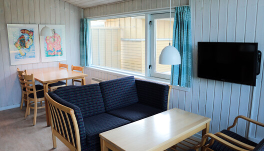 <strong>SPISEBORD OG STUE:</strong> Men sofaen og stolene var litt stusslige. Foto: Kristin Sørdal <strong>SPISEBORD OG STUE:</strong> Men sofaen og stolene var litt stusslige. Foto: Kristin Sørdal