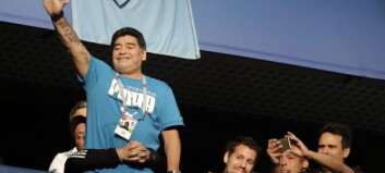Maradona måtte ha medisinsk behandling etter VM-drama Maradona måtte ha medisinsk behandling etter VM-drama