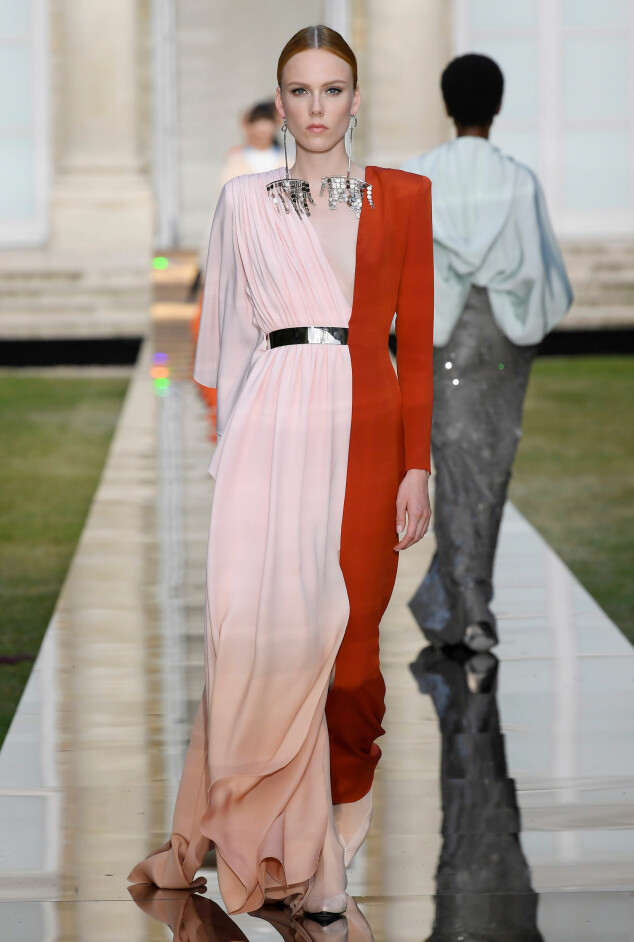 RØD LØPER-KLAR: Vi kan se for oss Cate Blanchett i denne Givenchy-kjolen til neste rød løper. Foto: Scanpix RØD LØPER-KLAR: Vi kan se for oss Cate Blanchett i denne Givenchy-kjolen til neste rød løper. Foto: Scanpix