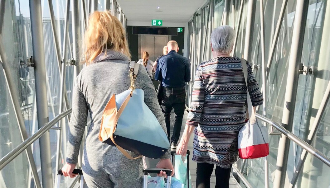 Her går passasjerene inn i en «badstu» på Gardermoen uten forvarsel - dette er årsaken Her går passasjerene inn i en «badstu» på Gardermoen uten forvarsel - dette er årsaken