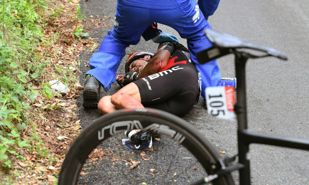 SLIK ENDTE FJORÅRETS TOUR: Richie Porte veltet stygt på vei ned fra Mont du Chat og måtte bryte. FOTO: Tim de Waele/Getty Images SLIK ENDTE FJORÅRETS TOUR: Richie Porte veltet stygt på vei ned fra Mont du Chat og måtte bryte. FOTO: Tim de Waele/Getty Images