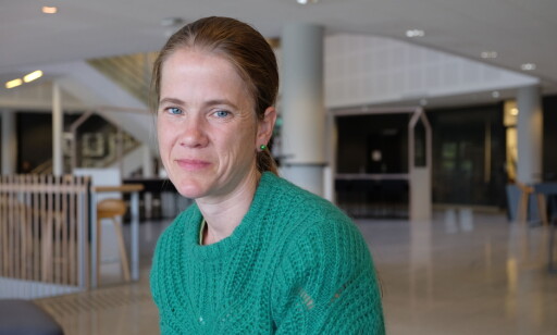 SIER IFRA: Anna-Maja Helgesdotter Andersen sender inn klager til Ruter og Sporveien over en lav sko, men problemene for rullestolbrukere fortsetter. Foto: Marte Klausen SIER IFRA: Anna-Maja Helgesdotter Andersen sender inn klager til Ruter og Sporveien over en lav sko, men problemene for rullestolbrukere fortsetter. Foto: Marte Klausen