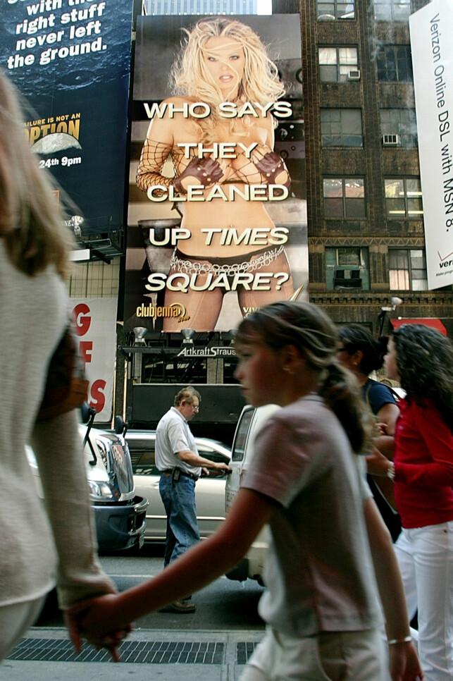 PÅ TIMES SQUARE: Jenna Jameson oppnådde stor berømmelse - og det raskt. Her avbildet på en flere meter lang reklametavle på Times Square i New York. Foto: NTB Scanpix PÅ TIMES SQUARE: Jenna Jameson oppnådde stor berømmelse - og det raskt. Her avbildet på en flere meter lang reklametavle på Times Square i New York. Foto: NTB Scanpix