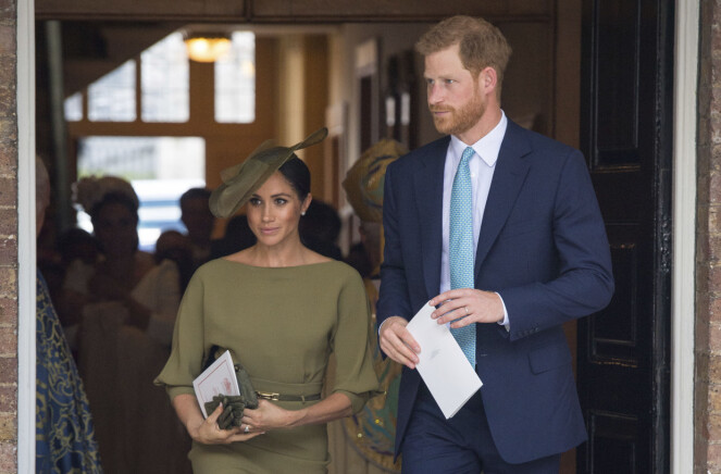 NYGIFT: Hertuginne Meghan og prins Harry har vært gift i to måneder nå. Her er de på vei ut fra dåpen til prins Louis 9. juli. Foto: Scanpix NYGIFT: Hertuginne Meghan og prins Harry har vært gift i to måneder nå. Her er de på vei ut fra dåpen til prins Louis 9. juli. Foto: Scanpix