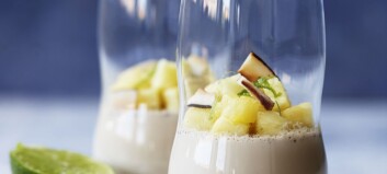 Panna cotta med krydder, kokos og ananas Panna cotta med krydder, kokos og ananas