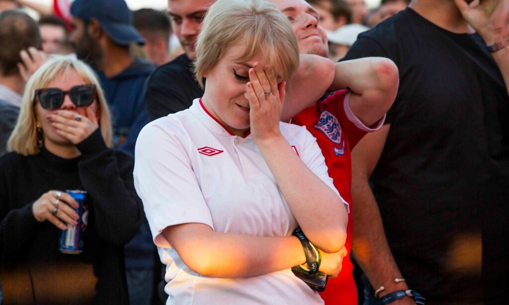 TÅRER?: Britene depper etter tapet i VM. Foto; Hugo Michiels/LNP/REX/Shutterstock ( TÅRER?: Britene depper etter tapet i VM. Foto; Hugo Michiels/LNP/REX/Shutterstock (