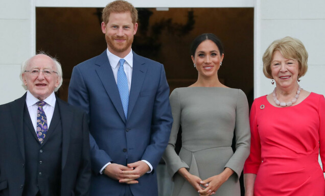 <strong>HØYTIDELIG:</strong> Meghans rådyre øredobber lyste opp under fotograferingen med det irske presidentparet. Foto: NTB Scanpix <strong>HØYTIDELIG:</strong> Meghans rådyre øredobber lyste opp under fotograferingen med det irske presidentparet. Foto: NTB Scanpix