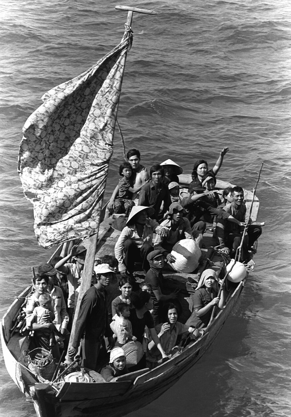 «FLYKTNINGENE» er Viet Thanh Nguyens andre skjønnlitterære verk. Under handlingen i de åtte historiene ligger minnet om den dramatiske båtflukten fra Vietnam i de første åra etter at Saigon falt i 1975 – etter over 30 års krig. Foto: Wikipedia «FLYKTNINGENE» er Viet Thanh Nguyens andre skjønnlitterære verk. Under handlingen i de åtte historiene ligger minnet om den dramatiske båtflukten fra Vietnam i de første åra etter at Saigon falt i 1975 – etter over 30 års krig. Foto: Wikipedia