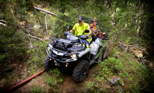 BRATT TERRENG: ATV gjør jobben med å frakte folk og utstyr til brannen lettere. BRATT TERRENG: ATV gjør jobben med å frakte folk og utstyr til brannen lettere.