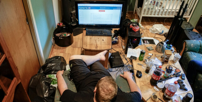 DAGLIGDAGS: For «Trygve» er ulovlig fildeling en dagligdags aktivitet. Selv om han vet at det er i strid med norsk lov, ser han ikke på det han gjør som kriminelt. Foto: Øistein Monsen / Dagbladet DAGLIGDAGS: For «Trygve» er ulovlig fildeling en dagligdags aktivitet. Selv om han vet at det er i strid med norsk lov, ser han ikke på det han gjør som kriminelt. Foto: Øistein Monsen / Dagbladet