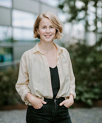 Anja Bakken Riise, leder av Framtiden i våre hender - i en vintage silkeskjorte. Foto: Framtiden i Våre Hender Anja Bakken Riise, leder av Framtiden i våre hender - i en vintage silkeskjorte. Foto: Framtiden i Våre Hender