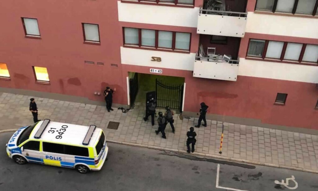 BLE SKUTT: Ved 04.00-tida natt til torsdag ble Eric Torell (20) skutt av politiet i Norrbackagatan i Vasastan i det sentrale Stockholm. Foto: Peter Nilsson/ Expressen BLE SKUTT: Ved 04.00-tida natt til torsdag ble Eric Torell (20) skutt av politiet i Norrbackagatan i Vasastan i det sentrale Stockholm. Foto: Peter Nilsson/ Expressen