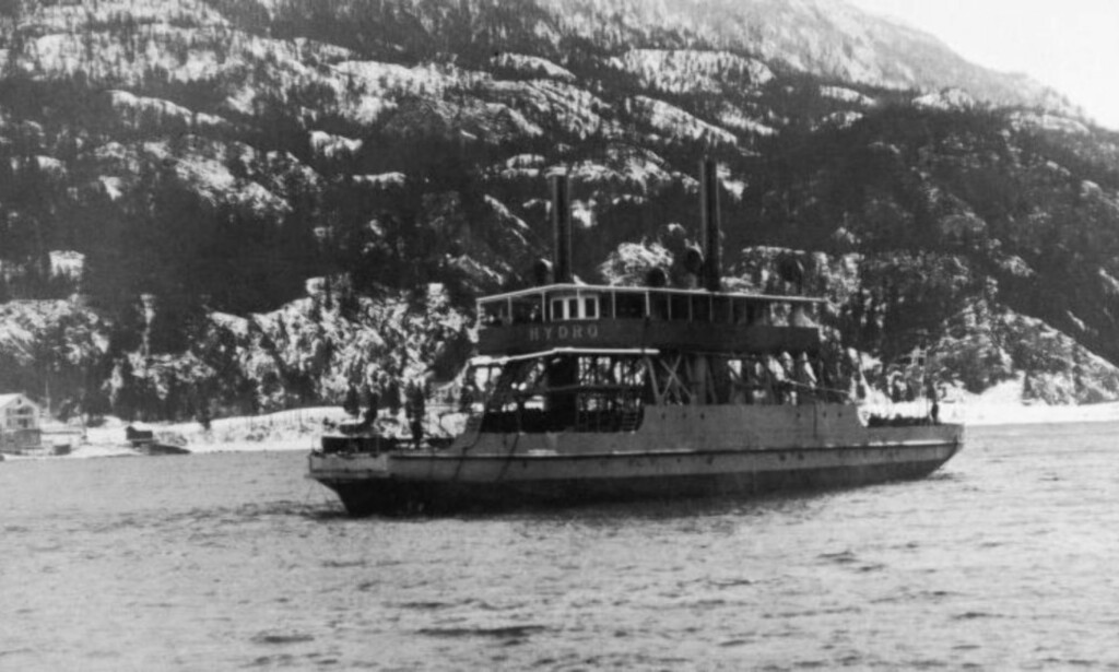 EKSPLODERTE: DF «Hydro» gikk ned isslagte Tinnsjøen på formiddagen 20. februar 1944. Foto: Hydro / NTB Scanpix EKSPLODERTE: DF «Hydro» gikk ned isslagte Tinnsjøen på formiddagen 20. februar 1944. Foto: Hydro / NTB Scanpix