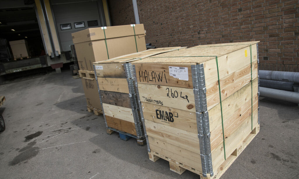 image: Her forsvinner det norske FM-utstyret til Afrika:Skal forhindre barneekteskap