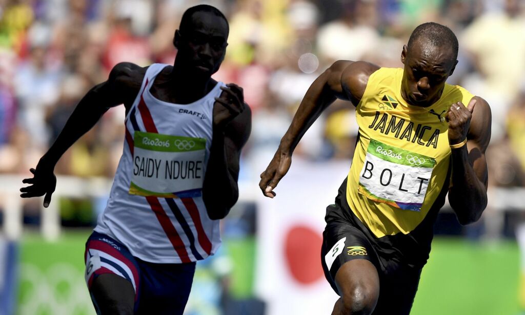 2016 Rio Olympics - Athletics - Preliminary - Men's 200m Round 1 - Olympic Stadium - Rio de Janeiro, Brazil - 16/08/2016. Usain Bolt (JAM) of Jamaica and Jaysuma Saidy Ndure (NOR) of Norway compete REUTERS/Dylan Martinez FOR EDITORIAL USE ONLY. NOT FOR SALE FOR MARKETING OR ADVERTISING CAMPAIGNS.