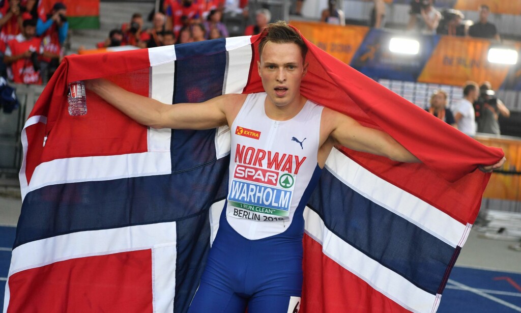 NORSK FLAGG: Og etter hvert fikk Warholm også på seg vikinghjelmen. Foto: Andrej ISAKOVIC / AFP) NORSK FLAGG: Og etter hvert fikk Warholm også på seg vikinghjelmen. Foto: Andrej ISAKOVIC / AFP)