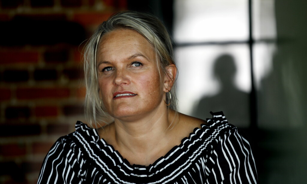 KUNSTIG OPPTUR: Jorunn gikk på lykkepiller i fem år. - Jeg ble alt jeg ikke hadde vært tidligere og fikk stor selvtillit, men medisinen gjorde meg manisk, sier hun. Foto: Kristin Svorte KUNSTIG OPPTUR: Jorunn gikk på lykkepiller i fem år. - Jeg ble alt jeg ikke hadde vært tidligere og fikk stor selvtillit, men medisinen gjorde meg manisk, sier hun. Foto: Kristin Svorte