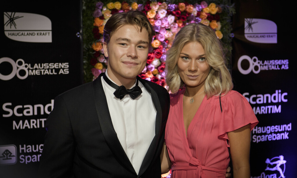 DELTE UT PRIS: Skuespiller Jonas Hoff Oftebro delte ut prisen for Folkets Amanda sammen med «Skjelvet»-kollega Kathrine T. Johansen. Her med kjæresten Olly Johanne Lid på den røde løperen tidligere på kvelden. Foto: Lars Eivind Bones / Dagbladet DELTE UT PRIS: Skuespiller Jonas Hoff Oftebro delte ut prisen for Folkets Amanda sammen med «Skjelvet»-kollega Kathrine T. Johansen. Her med kjæresten Olly Johanne Lid på den røde løperen tidligere på kvelden. Foto: Lars Eivind Bones / Dagbladet
