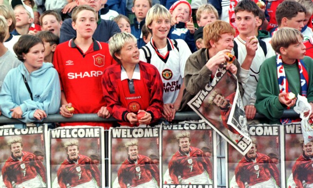 VAR I NORGE: Den norske Manchester United-fansen ga David Beckham en varm velkomst da Manchester United gjestet Vålerenga i Oslo. Foto: Lars Aamodt/NTB Scanpix VAR I NORGE: Den norske Manchester United-fansen ga David Beckham en varm velkomst da Manchester United gjestet Vålerenga i Oslo. Foto: Lars Aamodt/NTB Scanpix