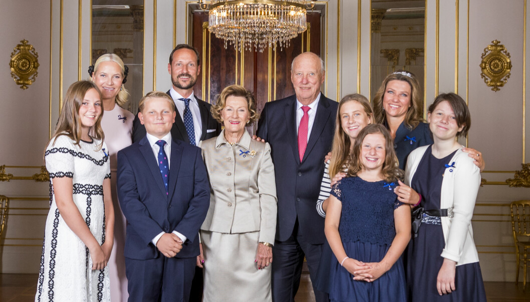 <strong>FEIRING:</strong> Både barn, svigerdatter og barnebarn var til stede under feiringen onsdag. Foto: NTB Scanpix <strong>FEIRING:</strong> Både barn, svigerdatter og barnebarn var til stede under feiringen onsdag. Foto: NTB Scanpix