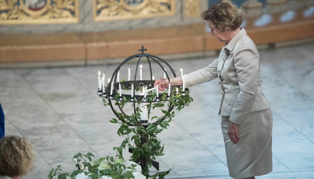 TENTE LYS: Dronning Sonja. Foto: Vidar Ruud / NTB scanpix TENTE LYS: Dronning Sonja. Foto: Vidar Ruud / NTB scanpix