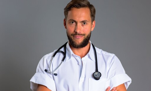 SKEPTISK: Lege Nils Petter Sørung er bekymret for deltakerne i realityserien. Foto: Who Dares SKEPTISK: Lege Nils Petter Sørung er bekymret for deltakerne i realityserien. Foto: Who Dares