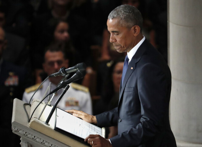 HOLDT TALE: Etter McCains eget ønske var både demokraten Barack Obama og republikaneren George W. Bush blant talerne. Foto: NTB Scanpix HOLDT TALE: Etter McCains eget ønske var både demokraten Barack Obama og republikaneren George W. Bush blant talerne. Foto: NTB Scanpix