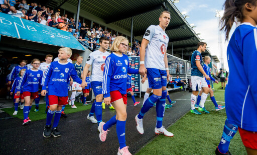 STUNT: Pål André Helland hyller Michael Karlsens stunt mot Brann. Foto: Bildbyrån STUNT: Pål André Helland hyller Michael Karlsens stunt mot Brann. Foto: Bildbyrån