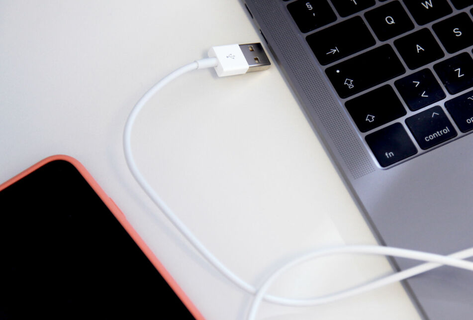 Overføre bilder fra mobil til PC - Enkel guide: Slik overfører du ...