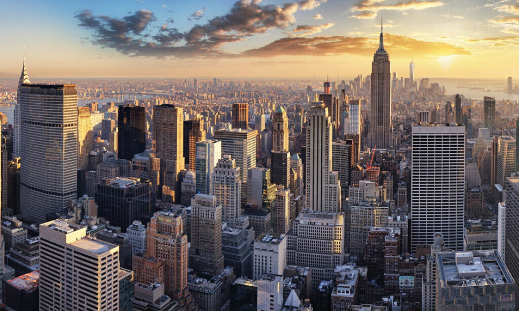 BYEN SOM ALDRI SOVER: Ah, New York! Det er mye å oppleve i denne storbyen, og mange fine steder å spise, bare ta en drink, eller chille og se på livet. BYEN SOM ALDRI SOVER: Ah, New York! Det er mye å oppleve i denne storbyen, og mange fine steder å spise, bare ta en drink, eller chille og se på livet.