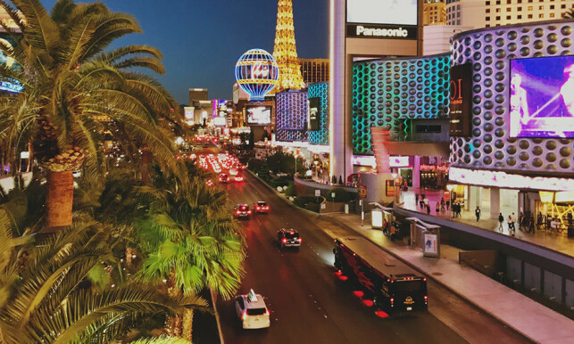 GATELANGS: I Las Vegas sto selvfølgelig gambling på programmet. I denne byen skjer alt i hovedgata. GATELANGS: I Las Vegas sto selvfølgelig gambling på programmet. I denne byen skjer alt i hovedgata.