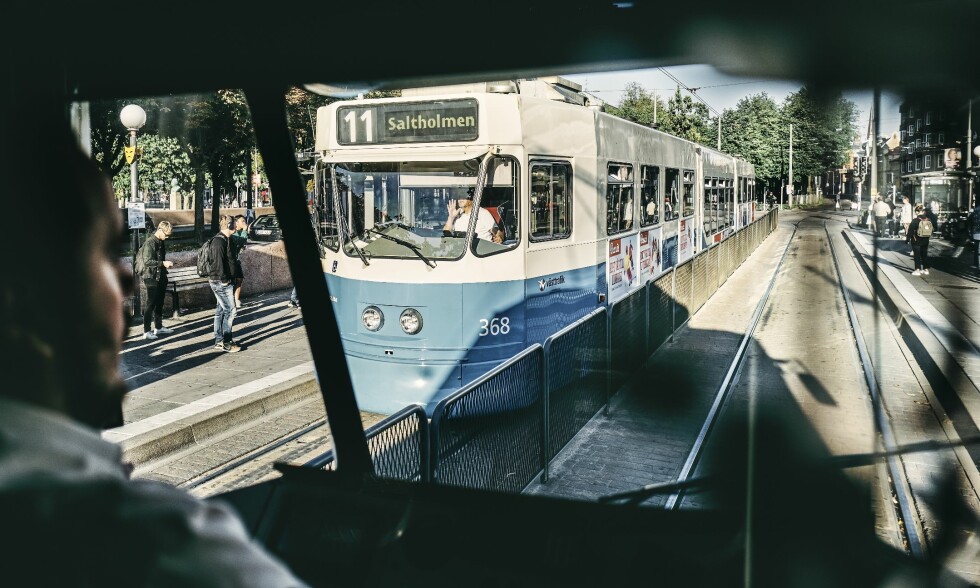 PÅ SKINNER: Vi har tatt trikken og snakket med folk langs linje 11 i Gøteborg. Foto: Morten Rakke PÅ SKINNER: Vi har tatt trikken og snakket med folk langs linje 11 i Gøteborg. Foto: Morten Rakke